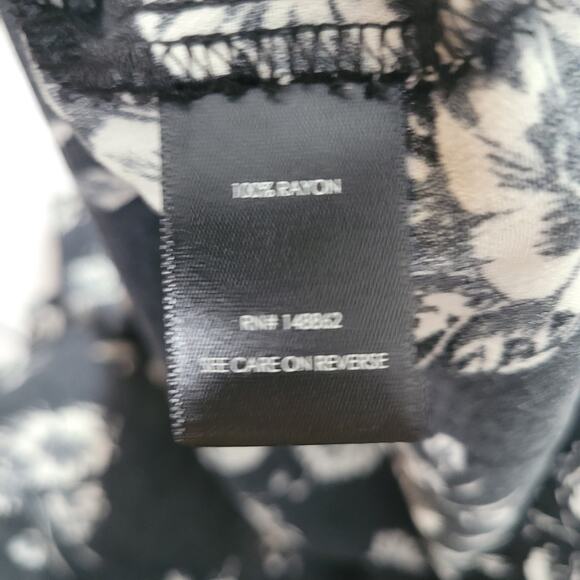 Torrid Size 5 Crepe Chain Detail Tank Black White Floral Feminine Essentials - Picture 8 of 9